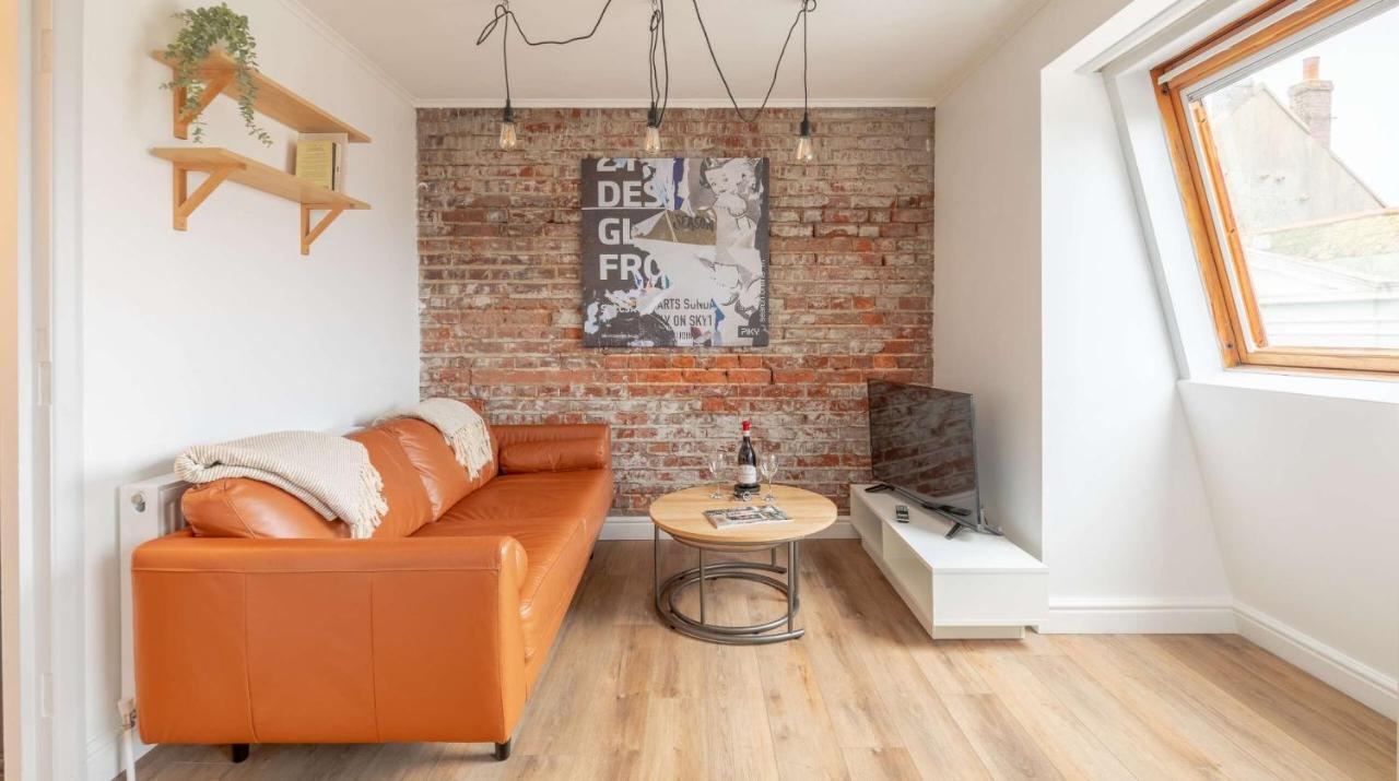One Bed Top Floor, Brand New, Central Old Town Hastings Zewnętrze zdjęcie